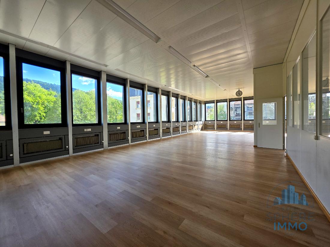 Bureaux de 360 m² entièrement aménagés — Tavannes