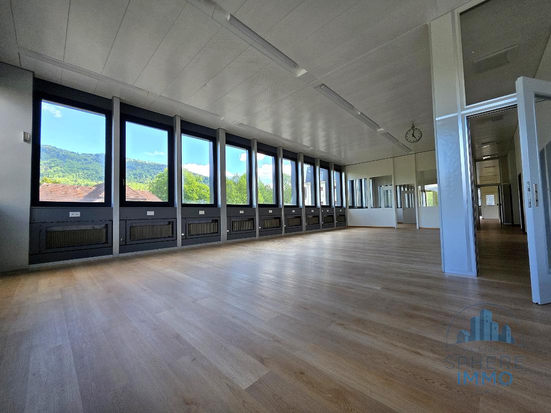Bureaux de 360 m² entièrement aménagés — Tavannes