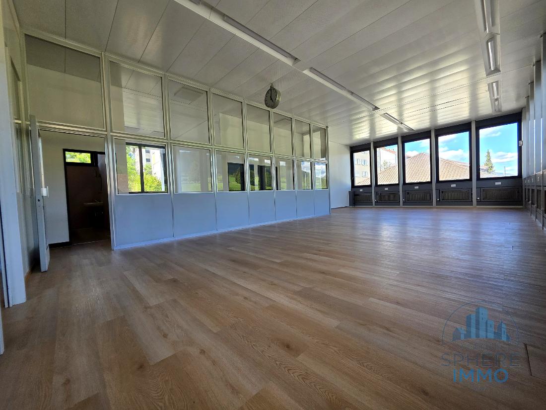 Bureaux de 360 m² entièrement aménagés — Tavannes