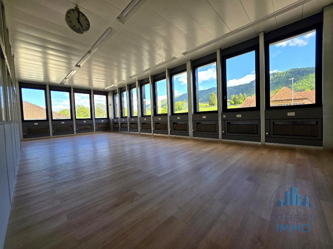 Bureaux de 360 m² entièrement aménagés — Tavannes