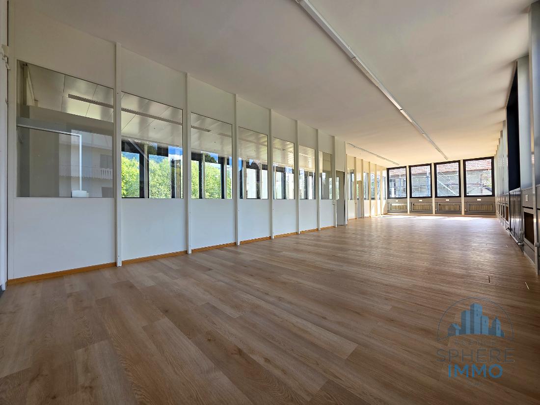 Bureaux de 360 m² entièrement aménagés — Tavannes