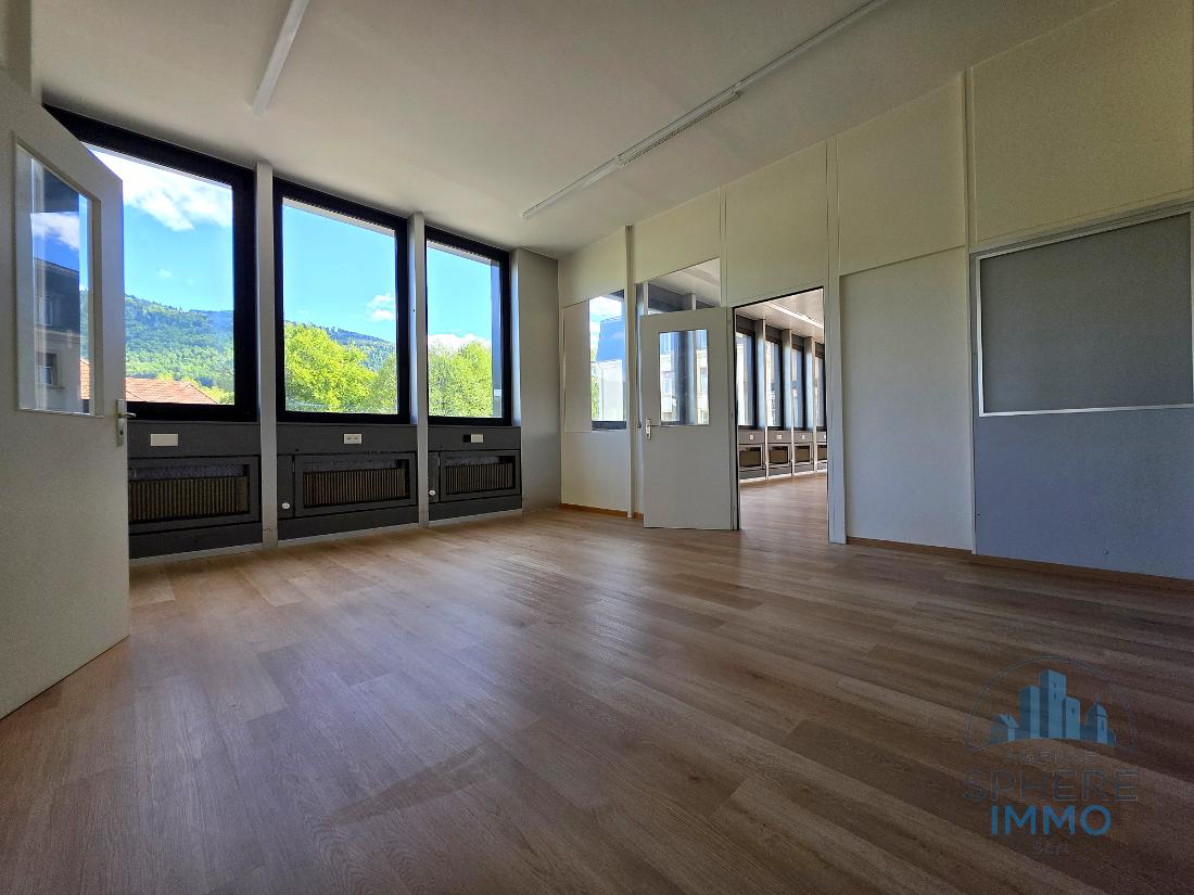 Bureaux de 360 m² entièrement aménagés — Tavannes