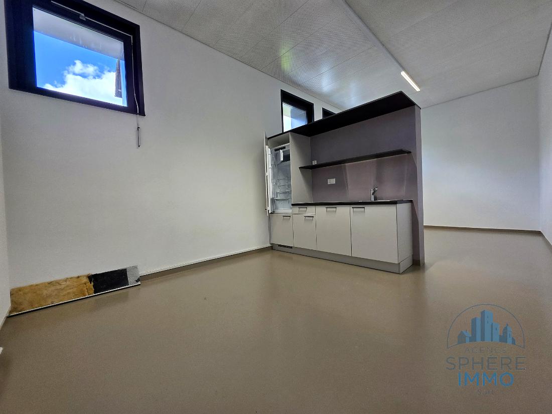 Bureaux de 360 m² entièrement aménagés — Tavannes