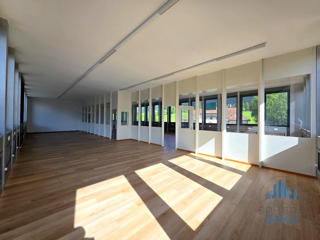 Bureaux de 360 m² entièrement aménagés — Tavannes