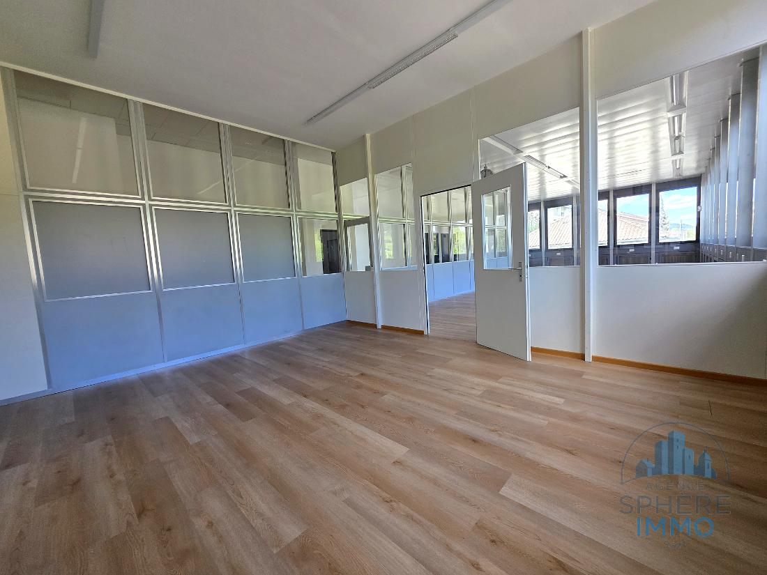 Bureaux de 360 m² entièrement aménagés — Tavannes