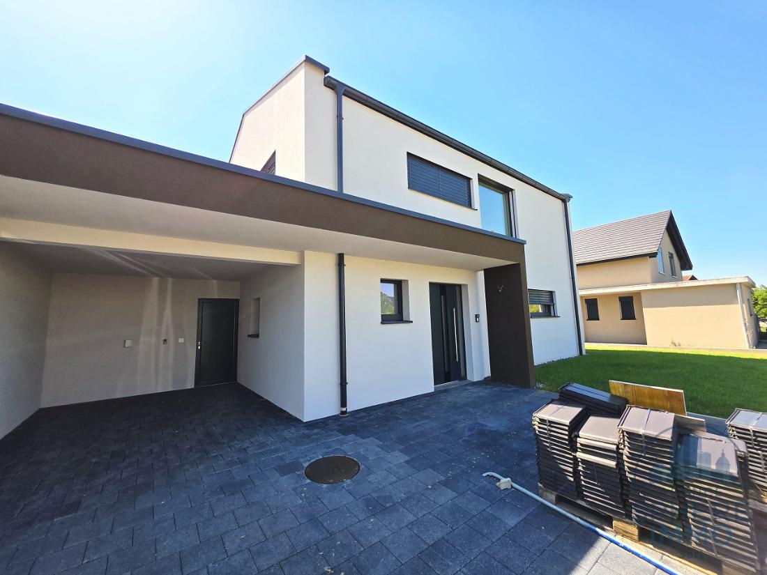 Villa neuve 5,5 pièces avec piscine — Bure, villa B